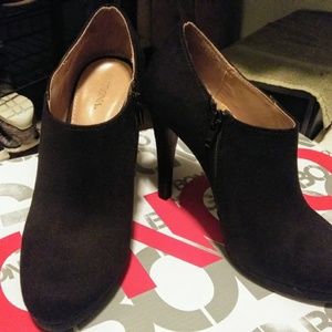 Black 3 1/2 heeled boots NEW